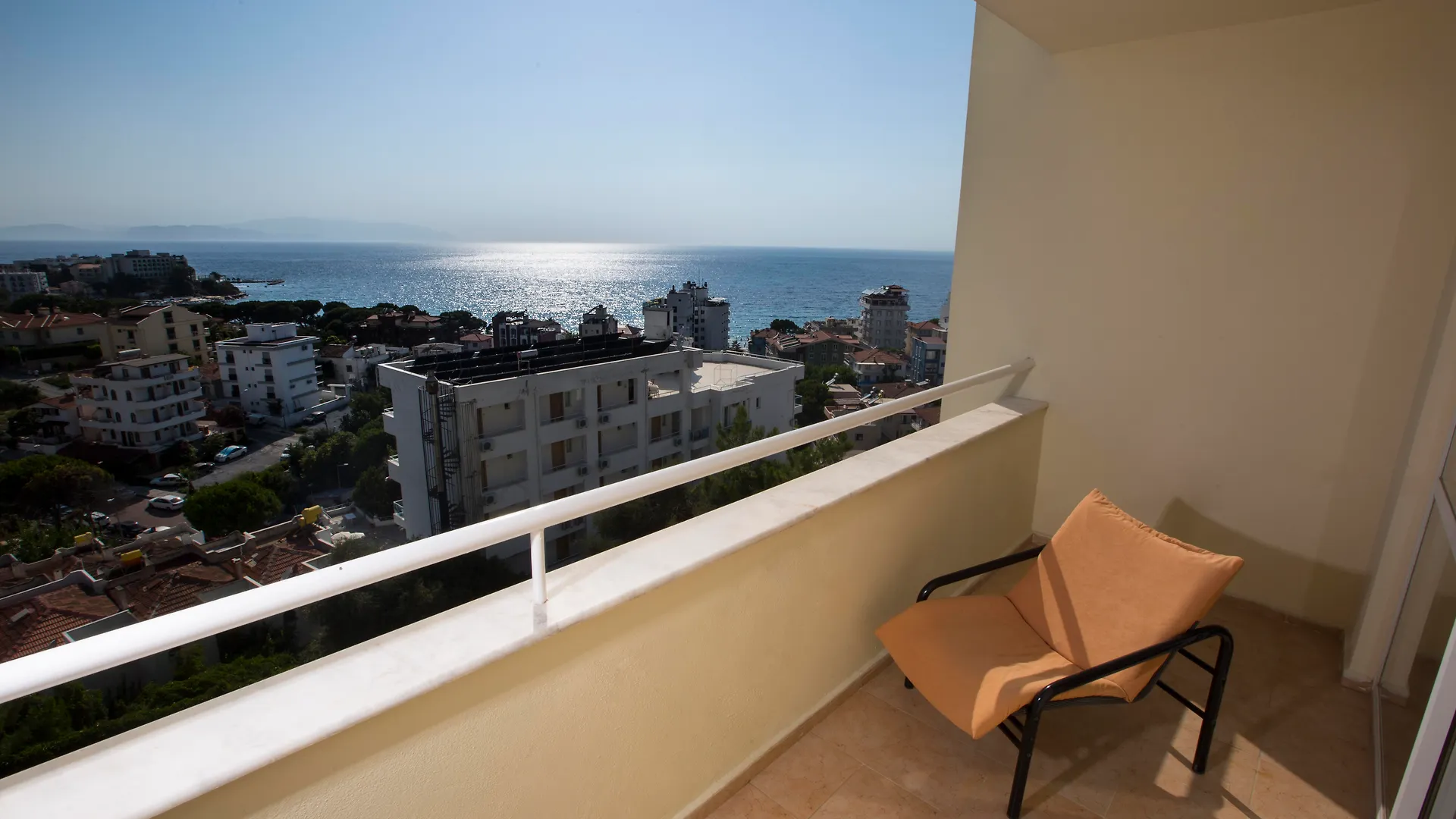 Tuntas Family Suites Kuşadası 4*,  Turkije